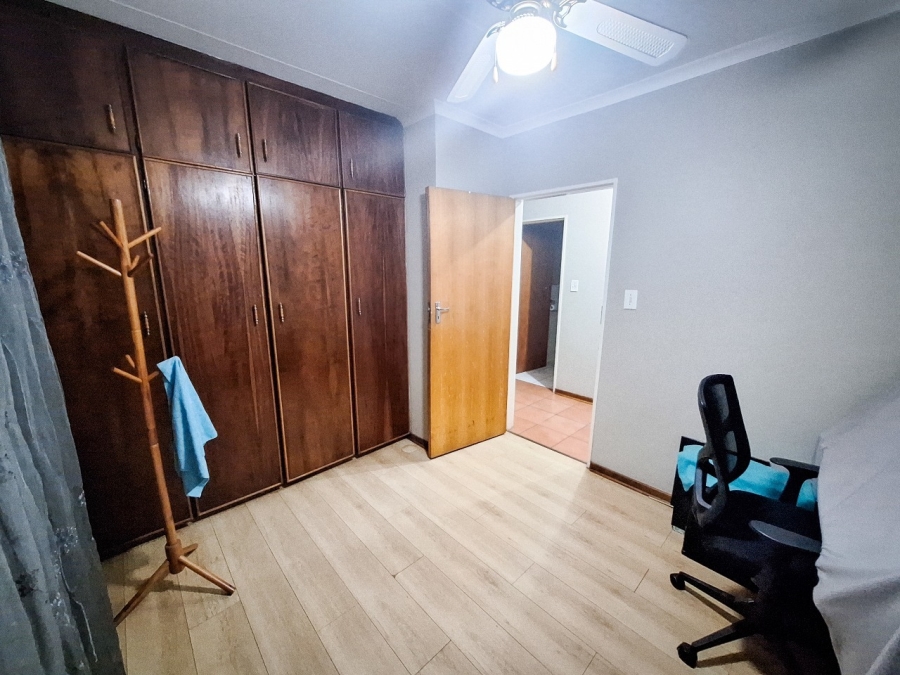 4 Bedroom Property for Sale in Kannoniers Park North West